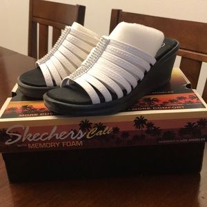 Sketchers White Rumblers-Hotshot Size 8